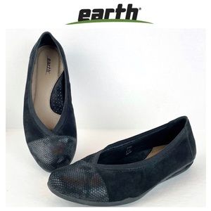 Earth Mara Suede Cap Toe Flat, Black, 8.5